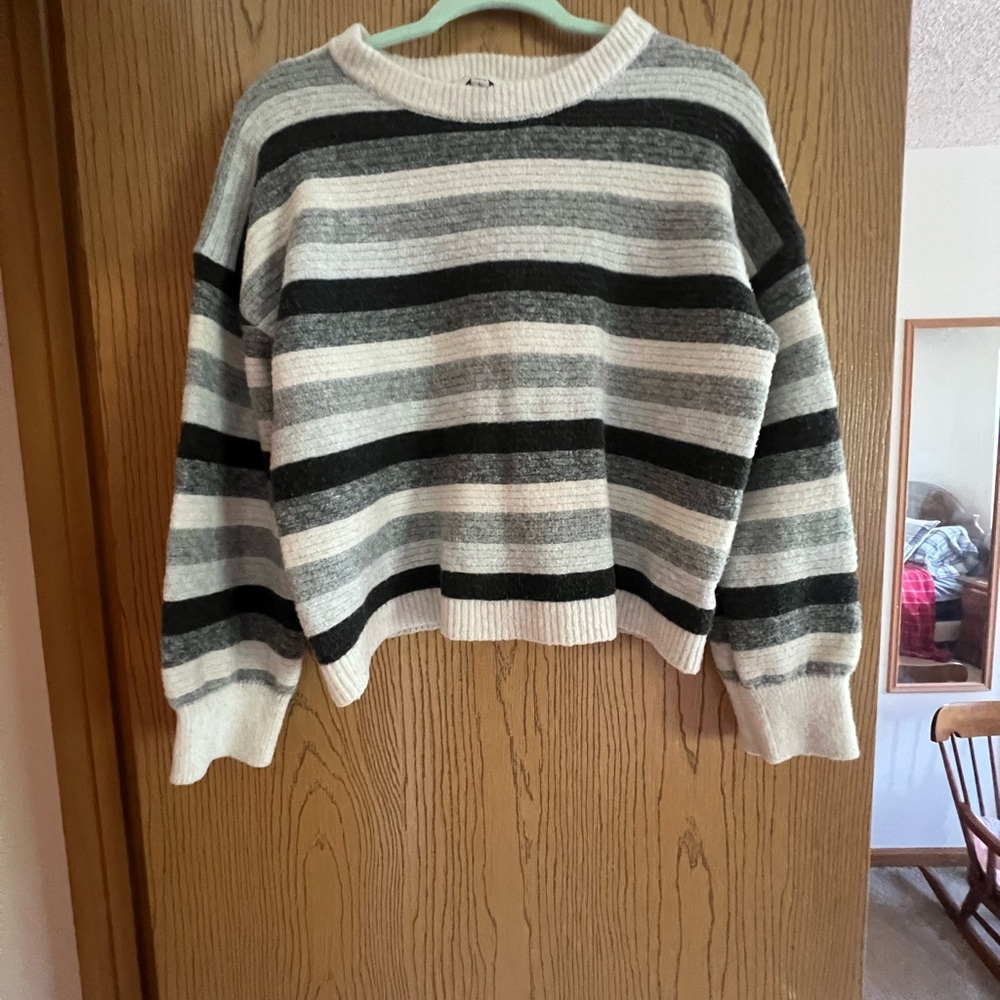 Pink Rose Gray and Black Crew Neck Sweater